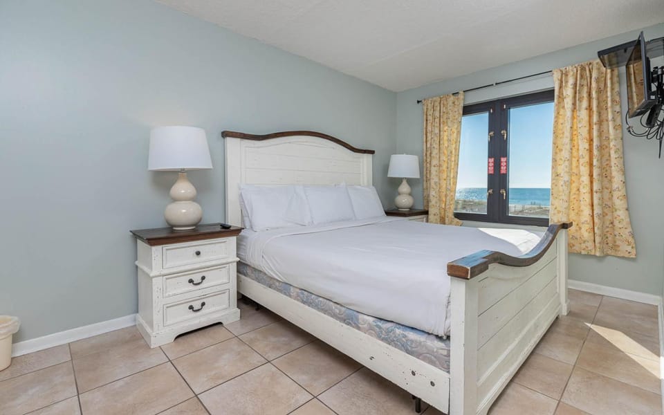 Island Winds East 108 Apartment in West Beach