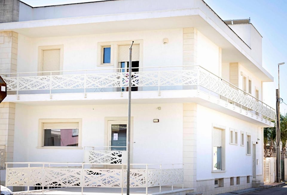 Property building, Day, View (from property/room), Balcony/Terrace