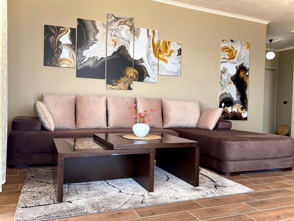 Living room, Decorative detail, Seating area