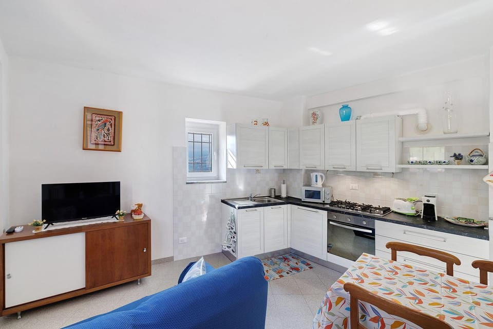 Property building, Kitchen or kitchenette, Living room