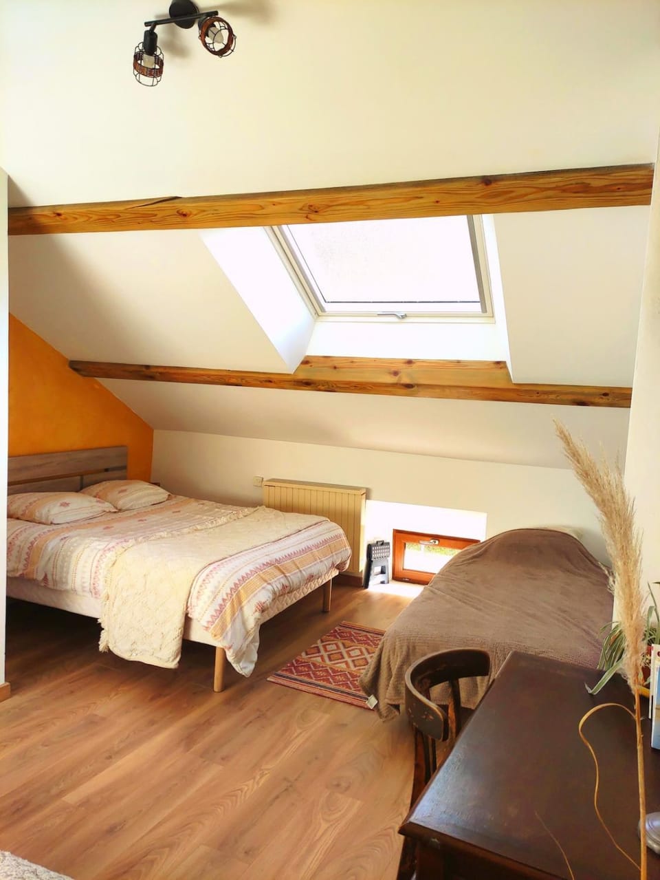 Bed, Bedroom, children, heating