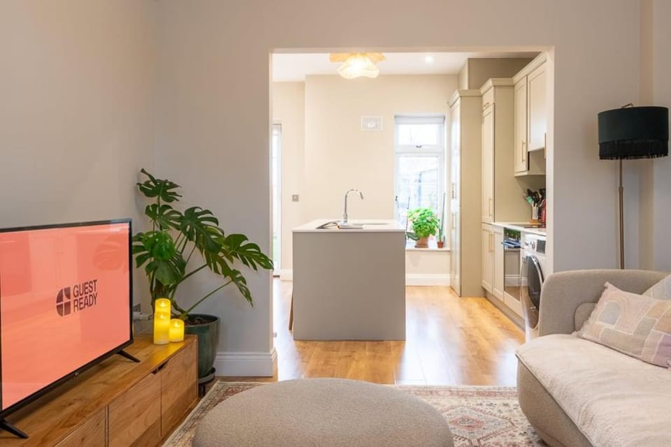 GuestReady Cozy Dublin Hideaway House in Dublin