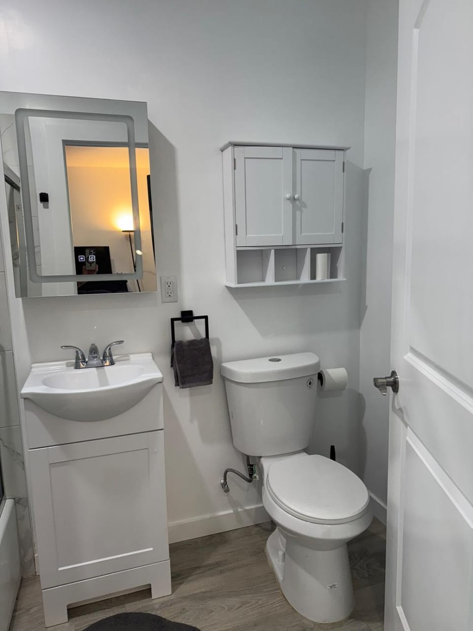 Chic Modern Living in East LA Apartment in East Los Angeles