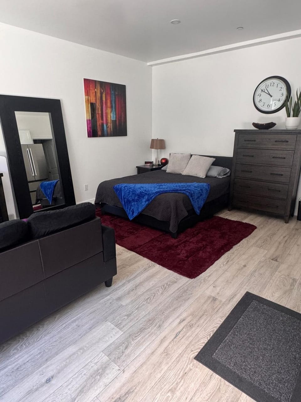 Chic Modern Living in East LA Apartment in East Los Angeles