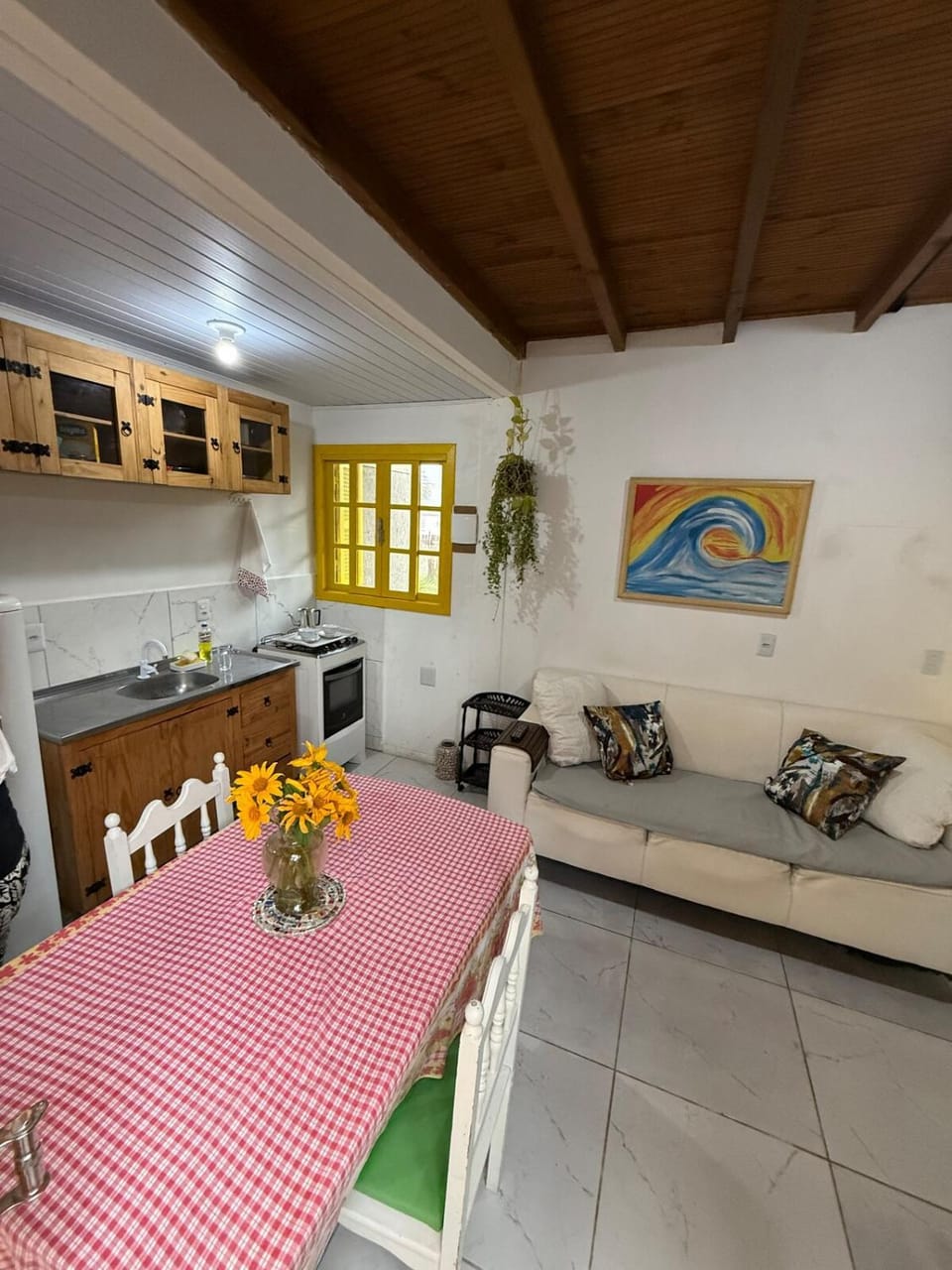 Kitchen or kitchenette, Dining area, stove