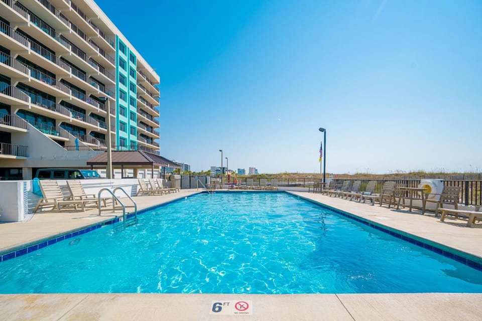 Island Winds East 211 Apartment in West Beach