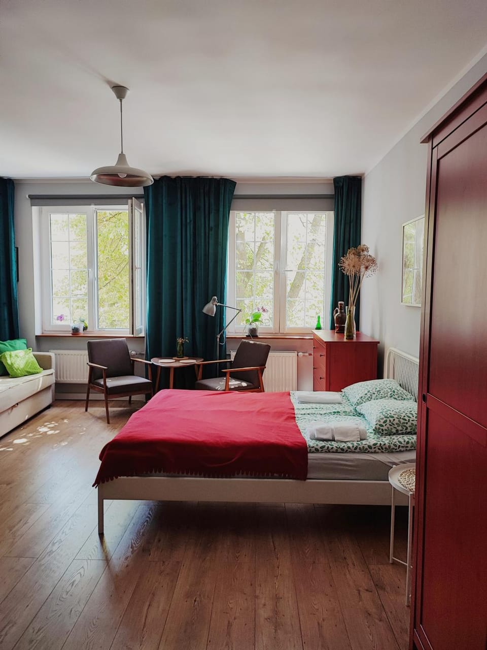 Bed, Photo of the whole room, Seating area