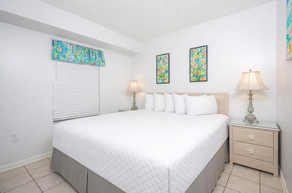 Island Winds East 305 Apartment in West Beach