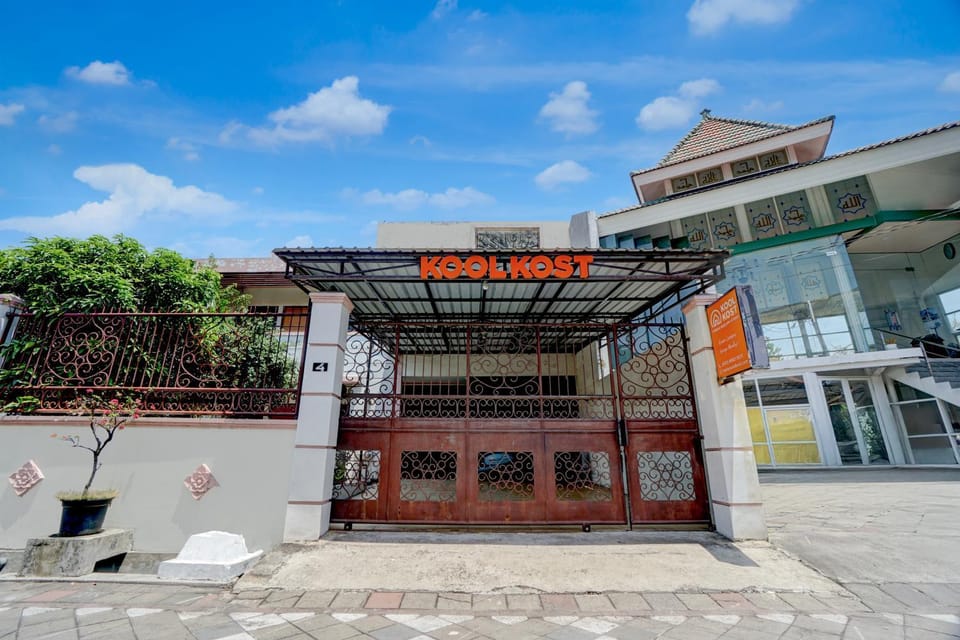 Facade/entrance