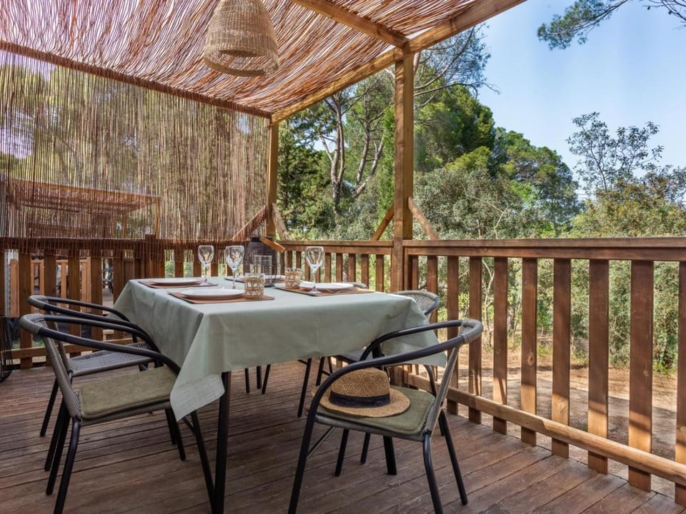 Off site, Balcony/Terrace