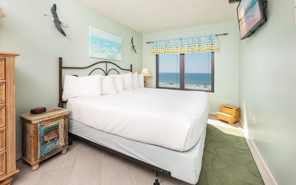 Island Winds East 403 Apartment in West Beach