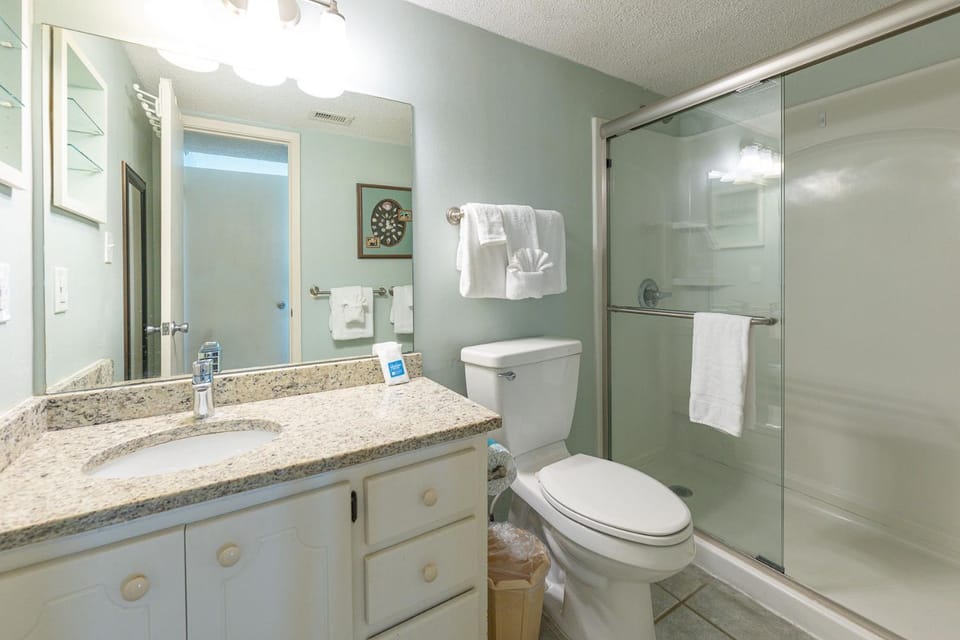 Island Winds East 403 Apartment in West Beach