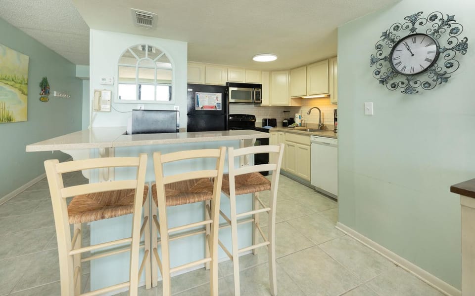 Island Winds East 403 Apartment in West Beach