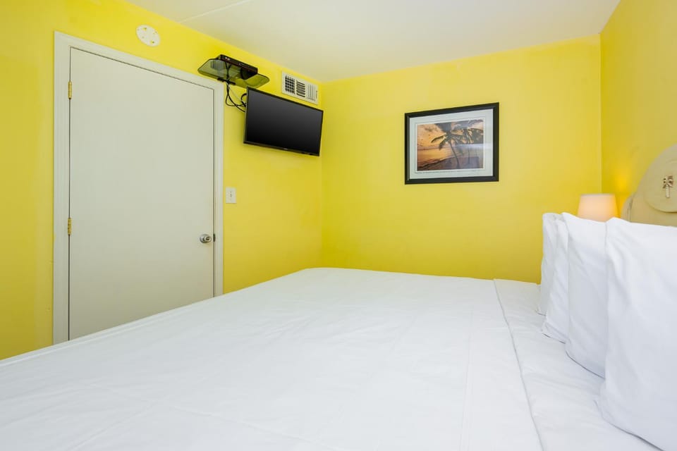 Island Winds East 404 Apartment in West Beach