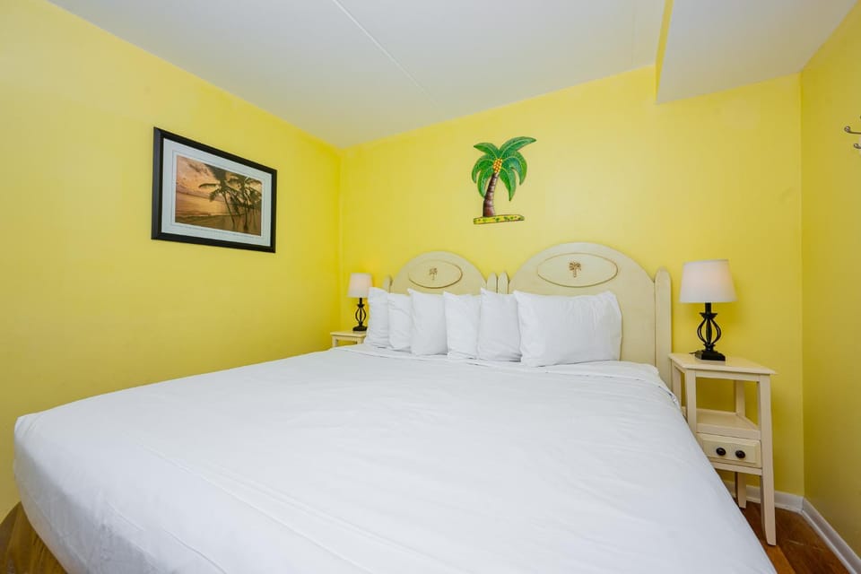 Island Winds East 404 Apartment in West Beach