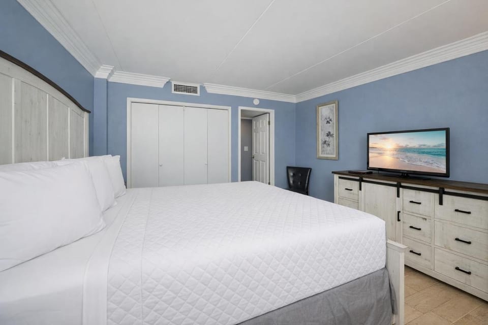 Island Winds East 501 Apartment in West Beach