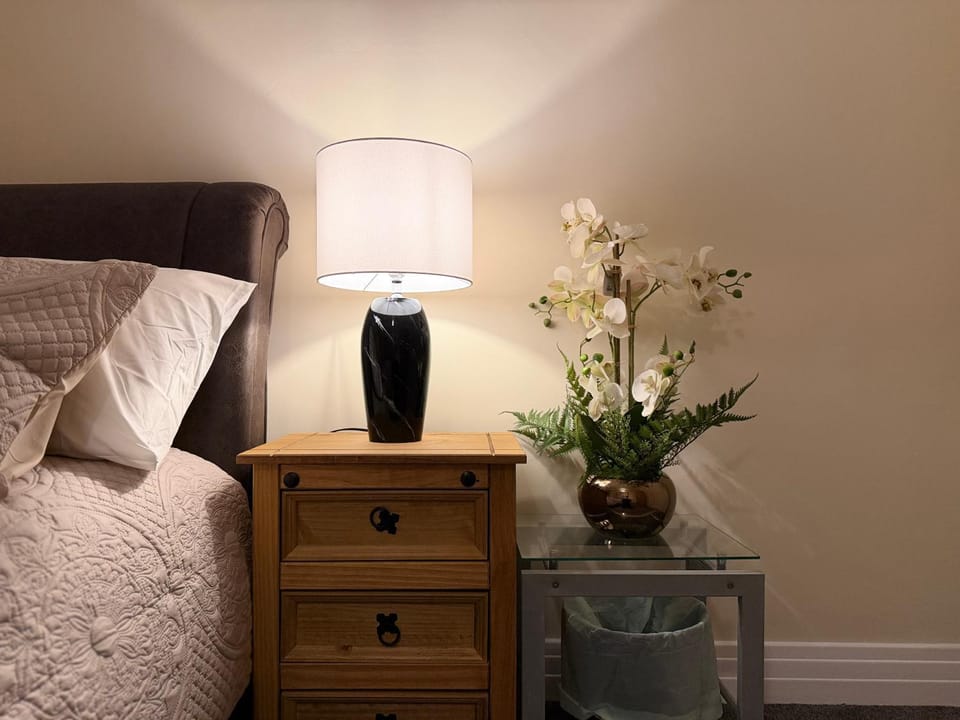 Bed, Photo of the whole room, Decorative detail, Bedroom