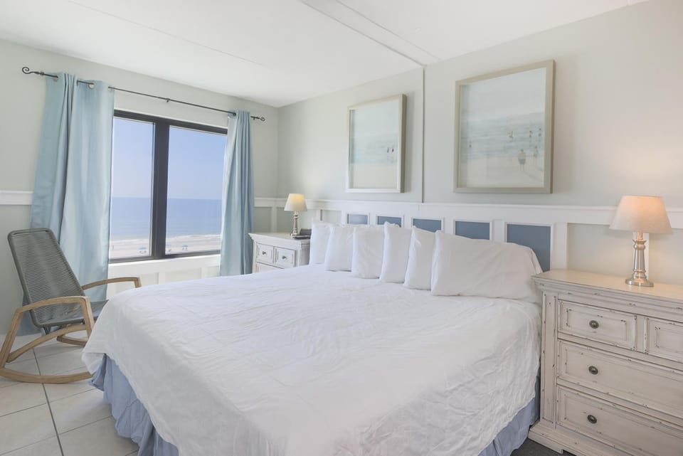 Island Winds East 502 Apartment in West Beach