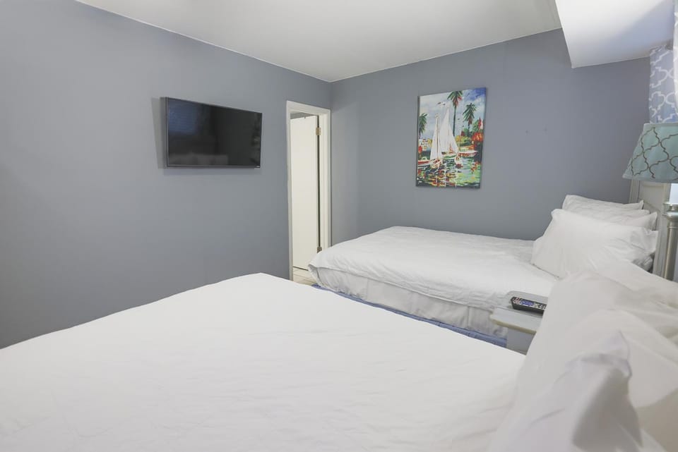 Island Winds East 502 Apartment in West Beach