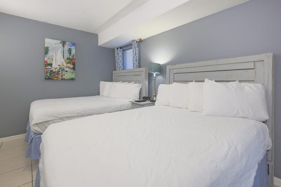 Island Winds East 502 Apartment in West Beach