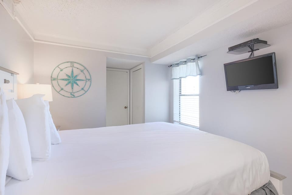 Island Winds East 503 Apartment in West Beach