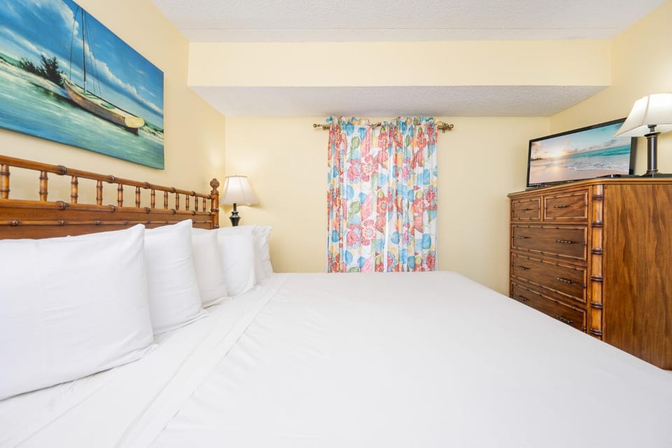 Island Winds East 504 Apartment in West Beach