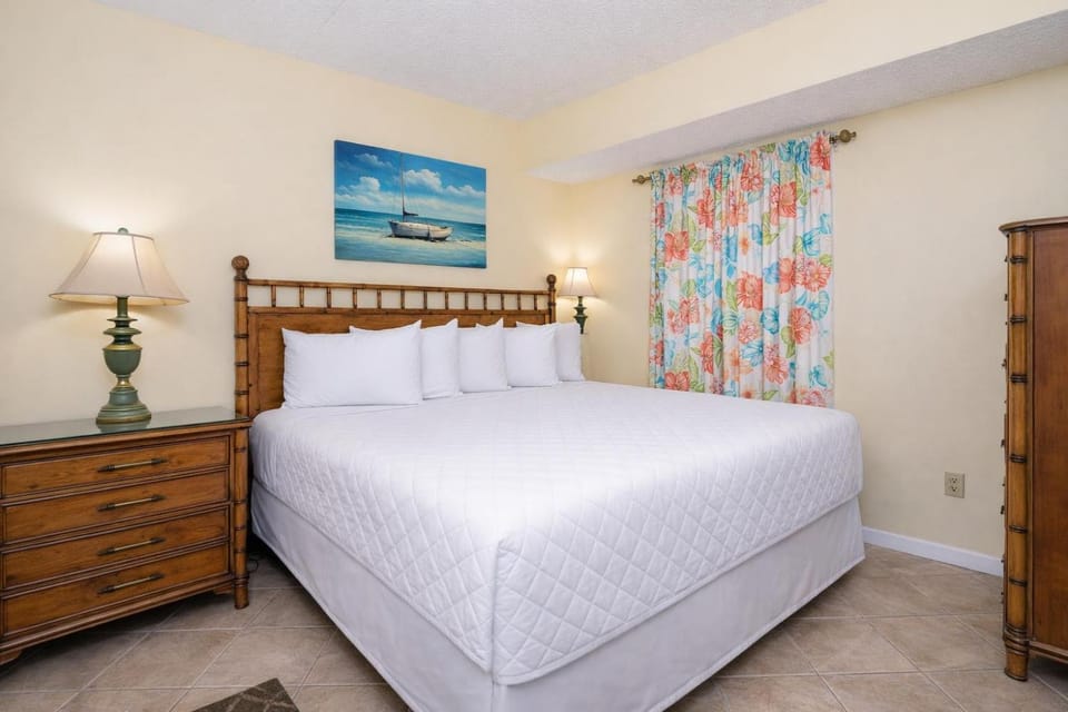 Island Winds East 504 Apartment in West Beach