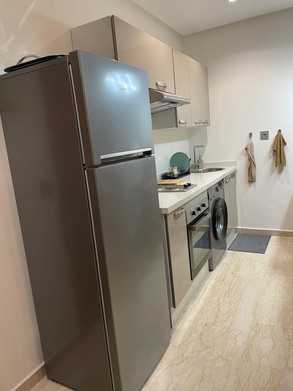 Kitchen or kitchenette, stove, washing machine