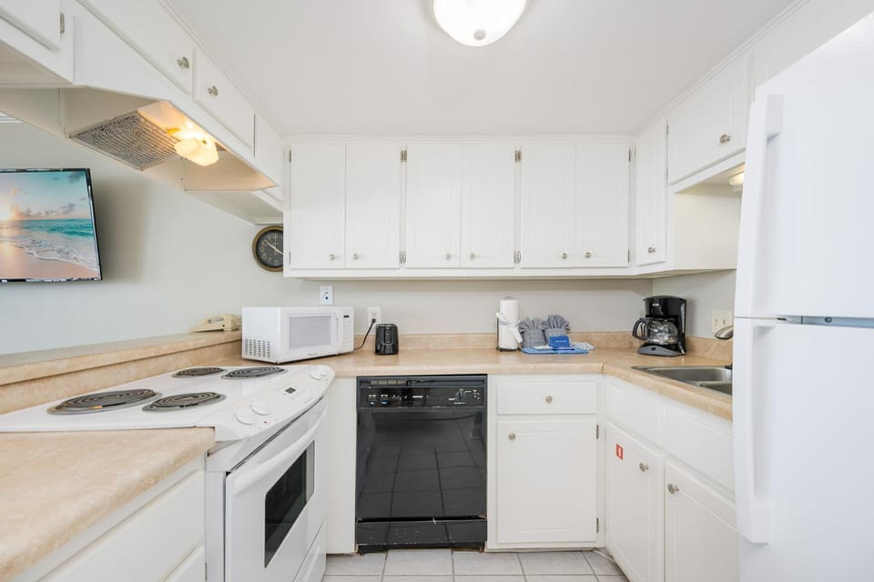Island Winds East 604 Apartment in West Beach