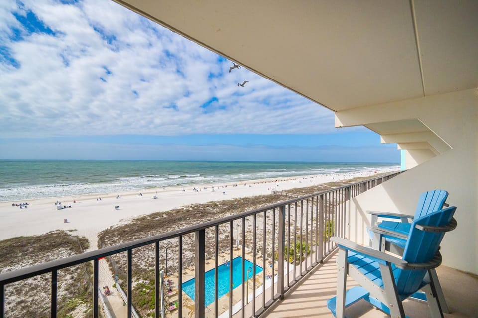 Island Winds East 604 Apartment in West Beach