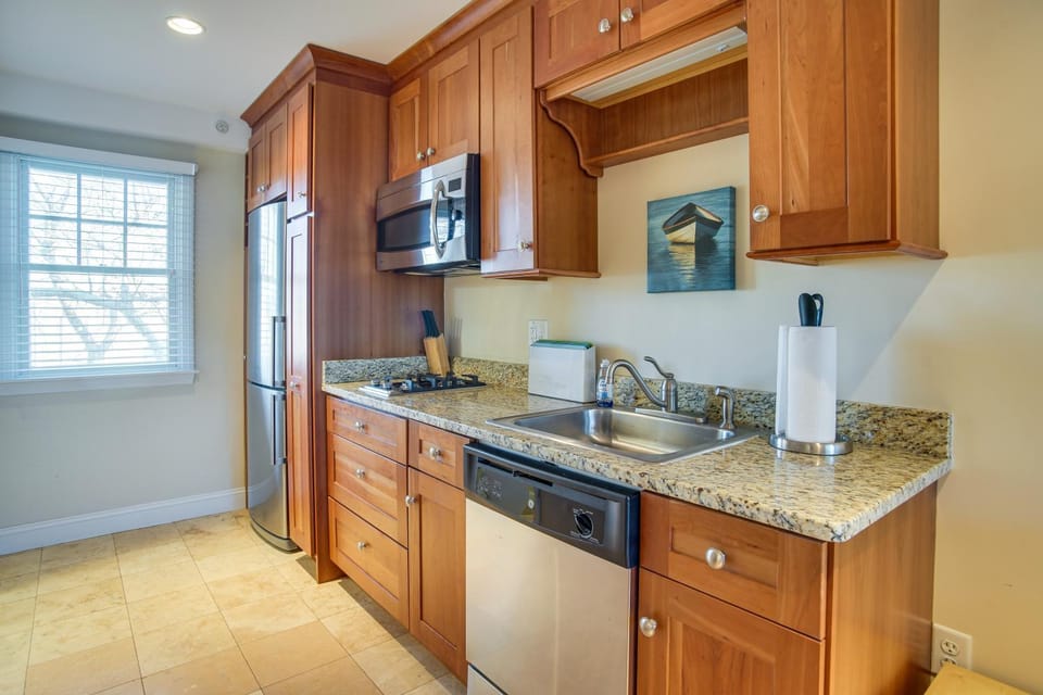 Beach Access: Seaside Getaway in Dennis Port House in Dennis Port