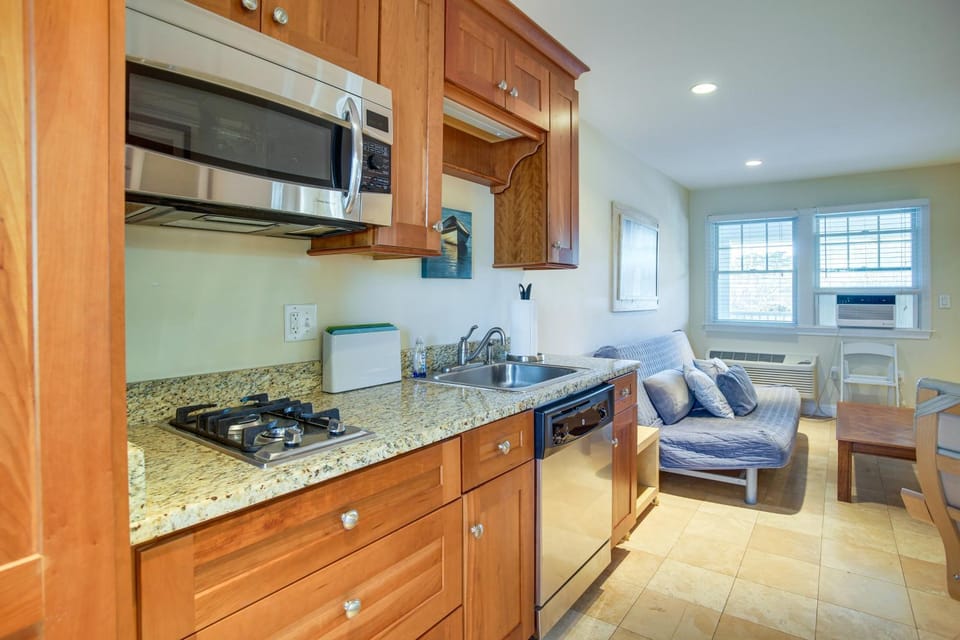 Beach Access: Seaside Getaway in Dennis Port House in Dennis Port