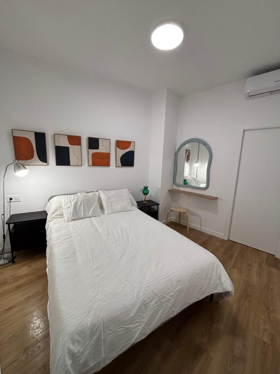 Photo of the whole room