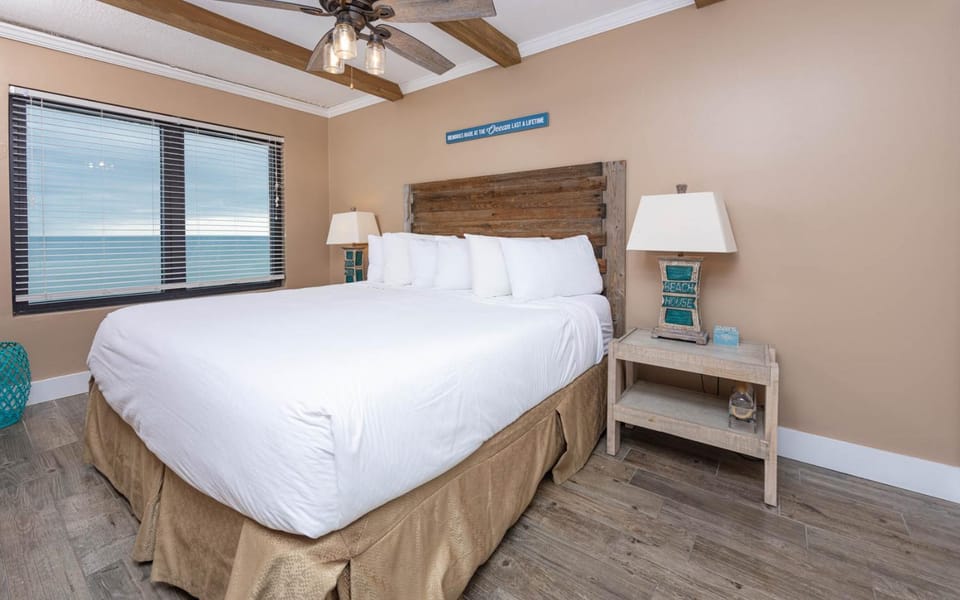 Island Winds East 702 Apartment in West Beach