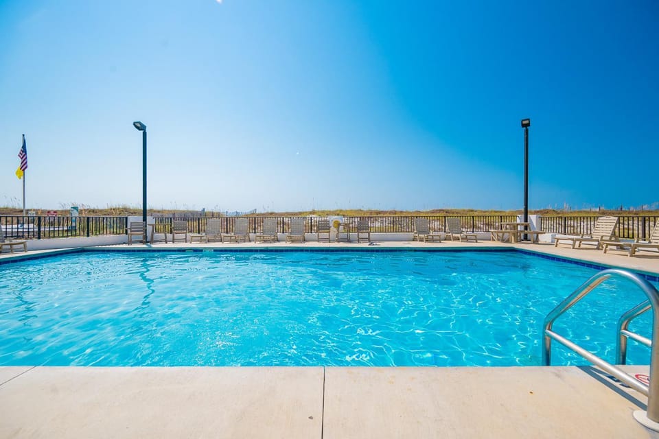Island Winds East 703 Apartment in West Beach