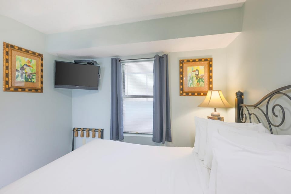 Island Winds East 705 Apartment in West Beach