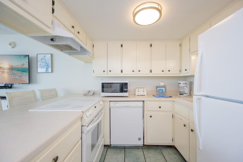 Island Winds East 706 Apartment in West Beach