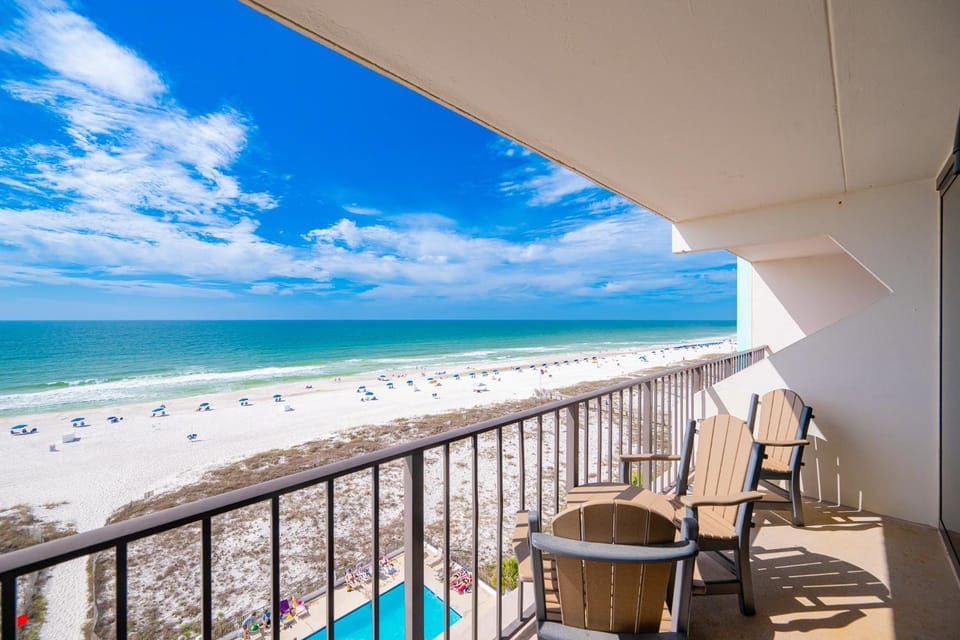 Island Winds East 706 Apartment in West Beach