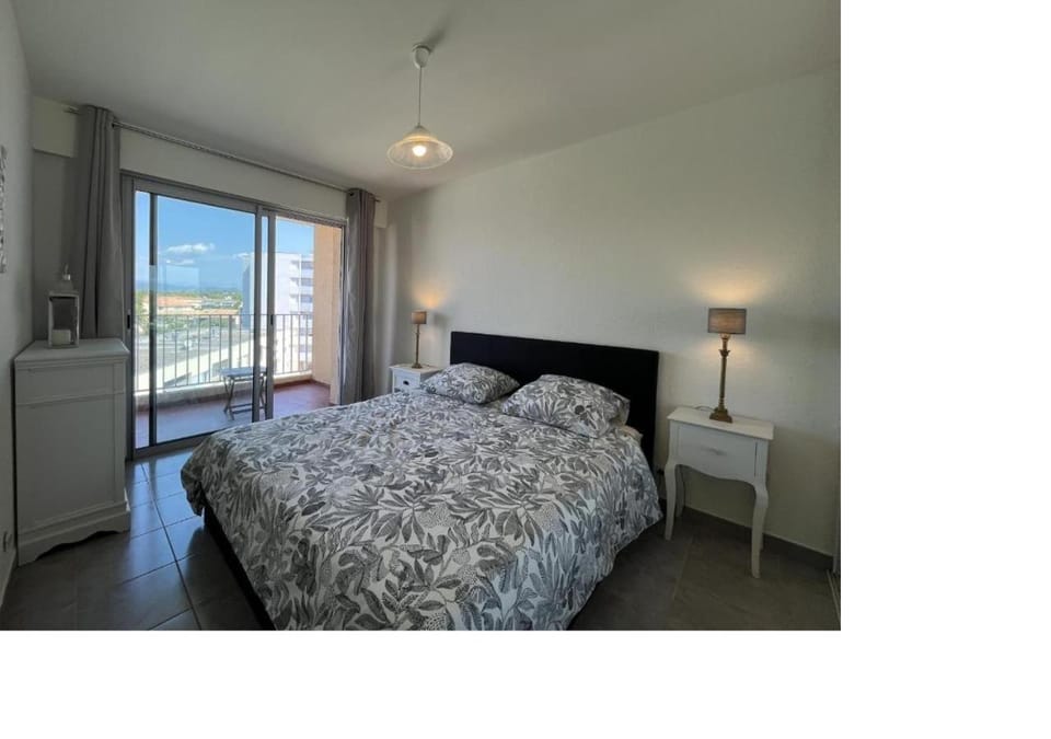 Fréjus, 10min à pieds des plages, appartement T3, 5 pers, entièrement climatisé avec parking privé Apartment in Fréjus