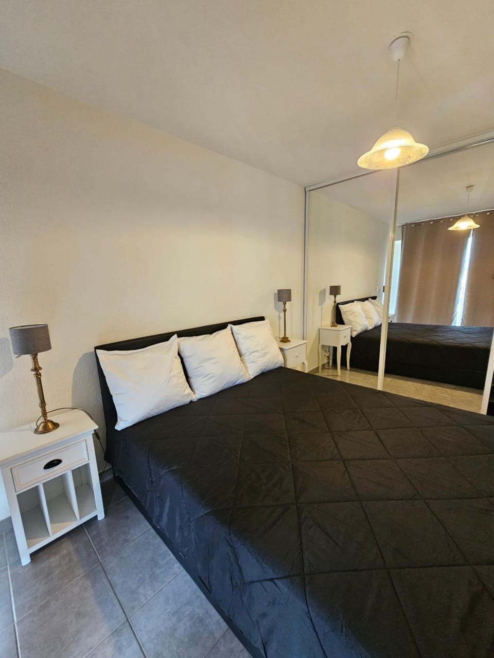 Fréjus, 10min à pieds des plages, appartement T3, 5 pers, entièrement climatisé avec parking privé Apartment in Fréjus