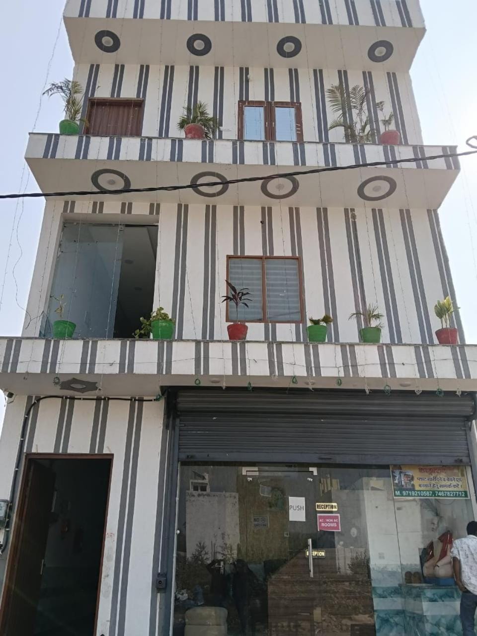 Hotel Shri Girraj Dham Vrindavan Dham Hotel in Uttar Pradesh