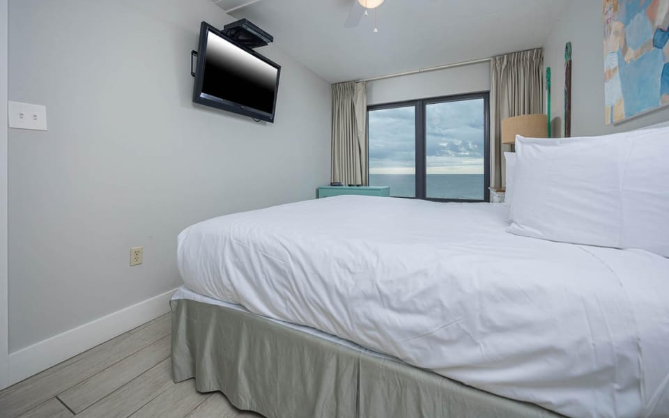 Island Winds East 802 Apartment in West Beach