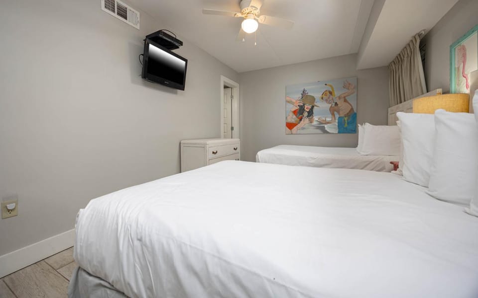 Island Winds East 802 Apartment in West Beach