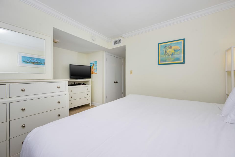 Island Winds East 804 Apartment in West Beach
