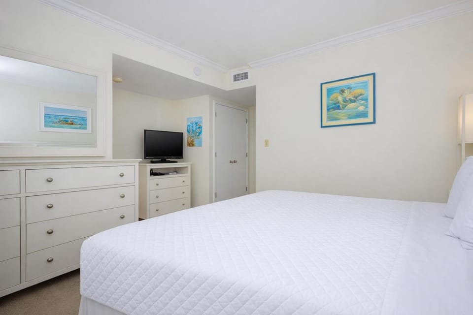 Island Winds East 804 Apartment in West Beach