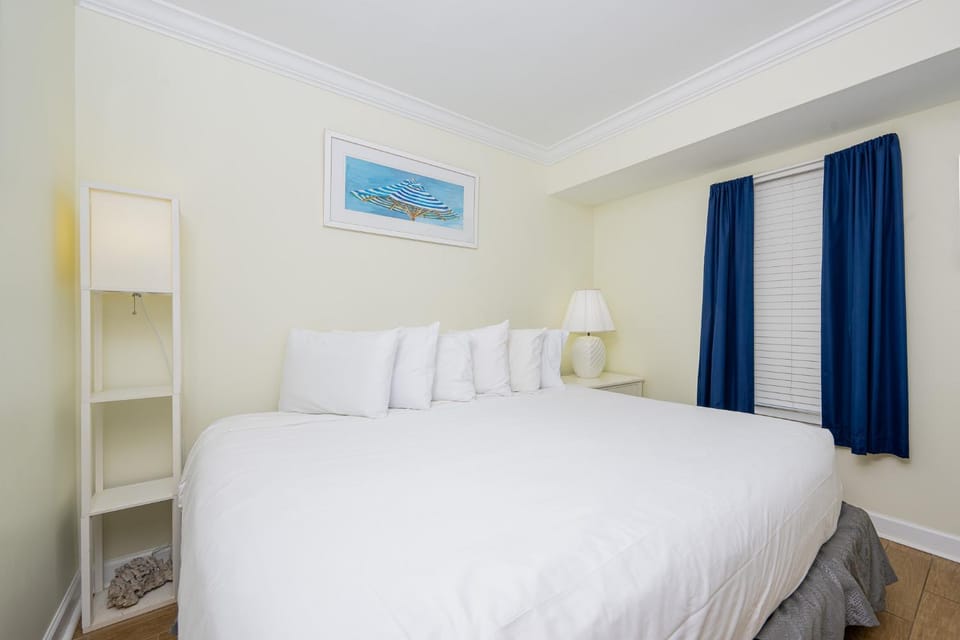 Island Winds East 804 Apartment in West Beach