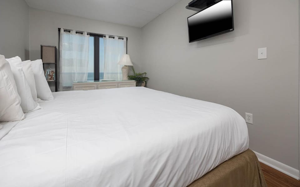 Island Winds East 808 Apartment in West Beach