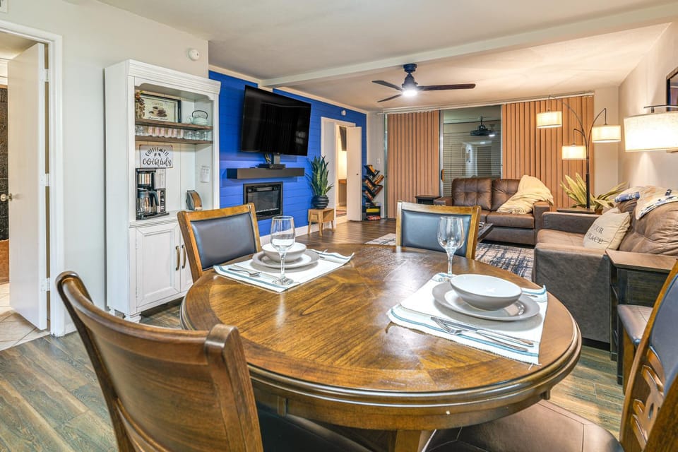 < 1 Mi to Old Town Scottsdale: Condo w/ Patio House in Scottsdale