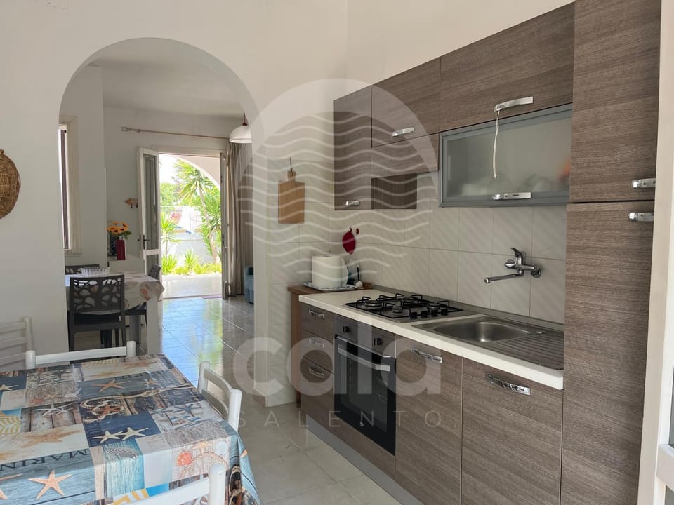 Kitchen or kitchenette, oven, kitchen