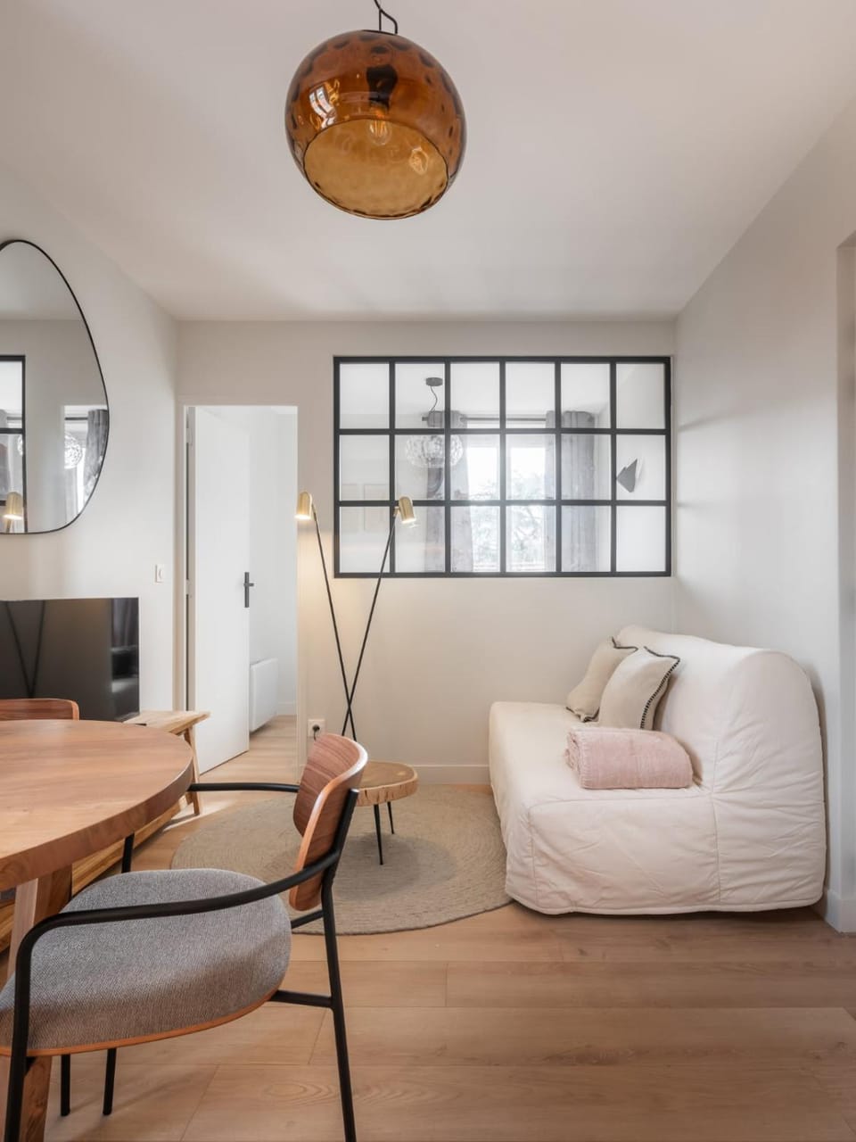 TV and multimedia, Living room, Seating area, Dining area